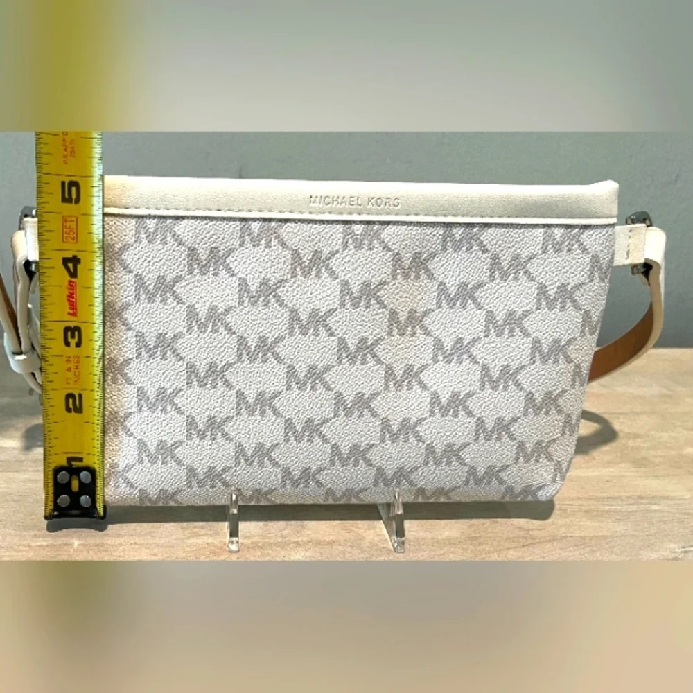 Michael Kors Cream & Gray Belt Bag in Like New Condition‎ Size 29